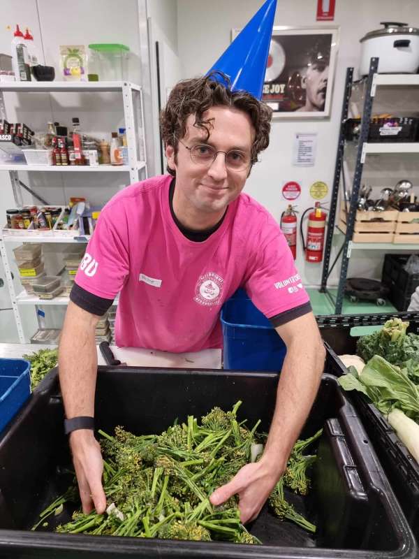 Sentaris employee washing vegetables at food bank